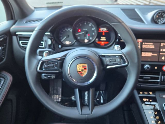 Used 2025 Porsche Macan image 15