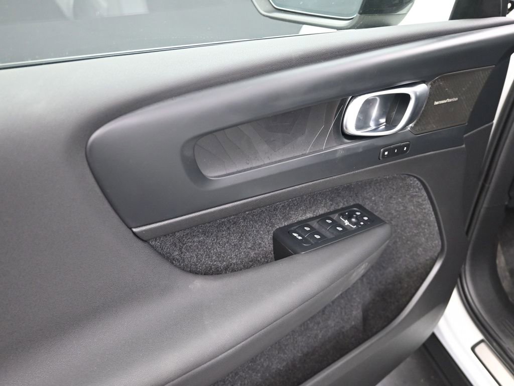 Used 2023 Volvo XC40 Recharge Ultimate w/ Protection Package Premier image 12
