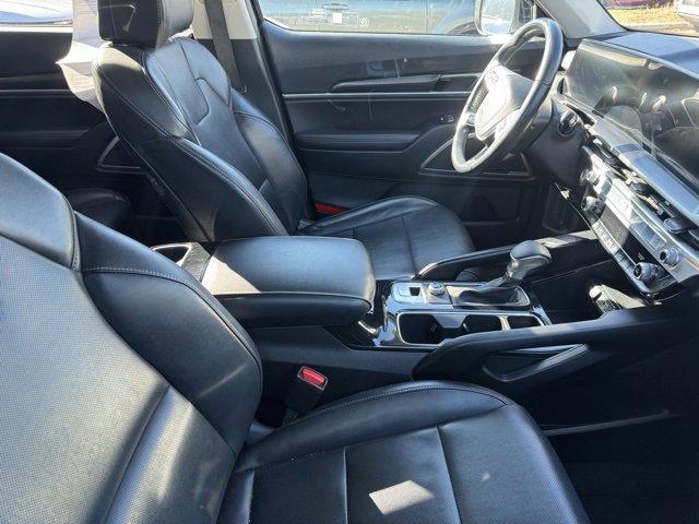 Certified 2024 Kia Telluride LX image 4