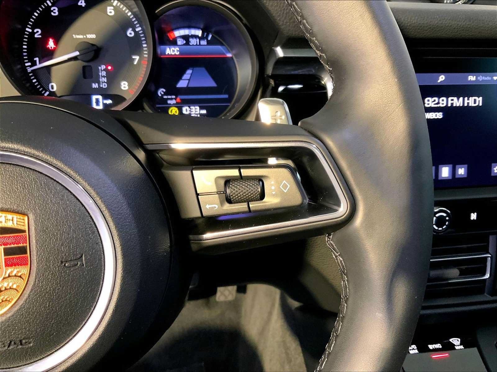 Certified 2026 Porsche Macan AWD/4WD image 28