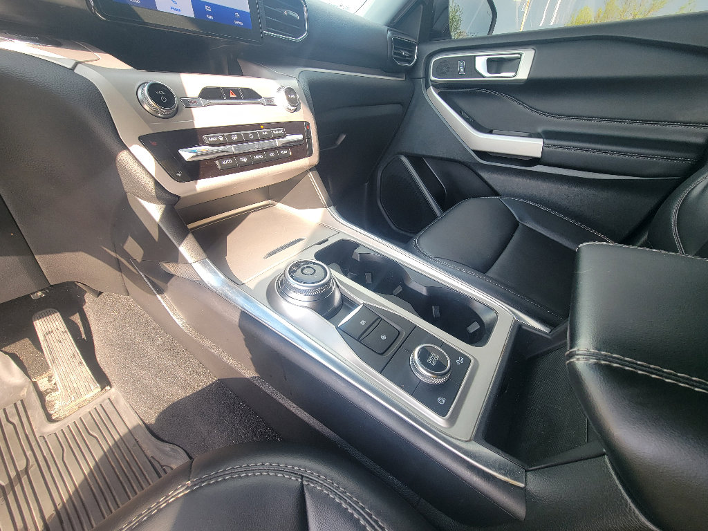 Used 2023 Ford Explorer XLT w/ Equipment Group 202A AWD/4WD image 22