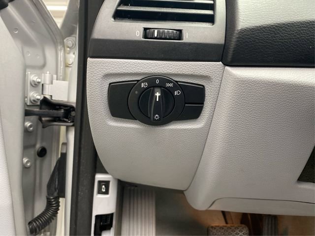 Used 2010 BMW 135i Convertible RWD image 23