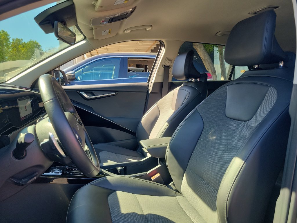 Used 2023 Kia Niro EX FWD image 19