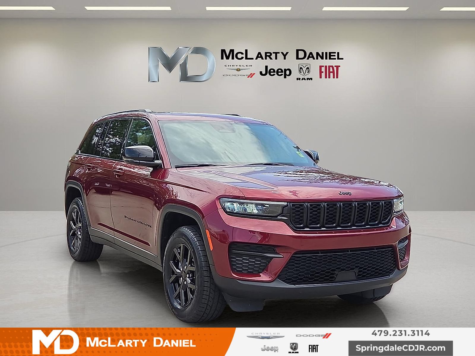 Used 2024 Jeep Grand Cherokee Altitude AWD/4WD image 1
