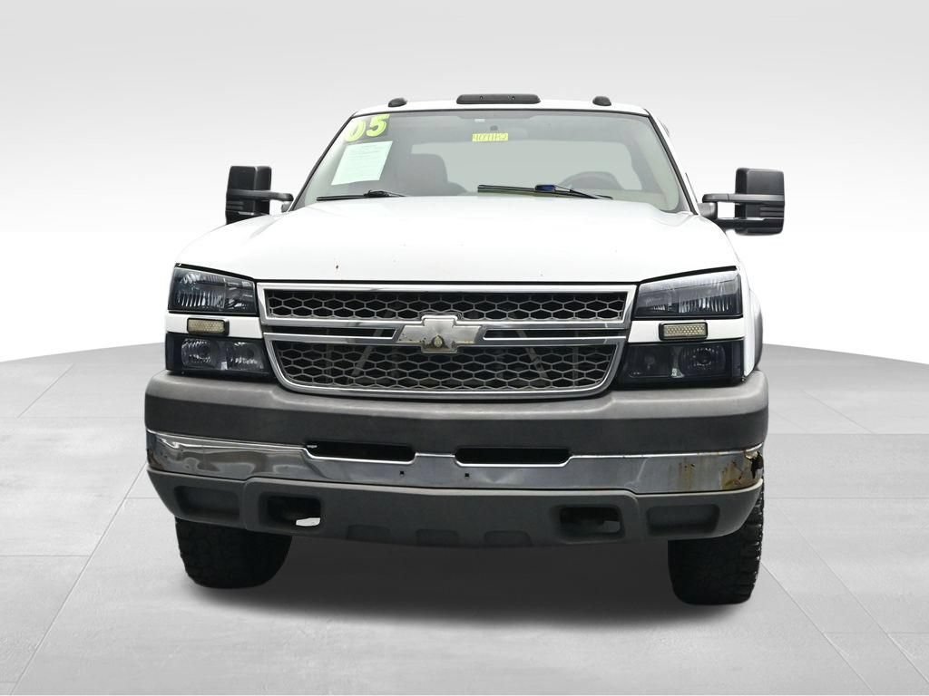 Used 2005 Chevrolet Silverado 2500 W/T w/ Heavy-Duty Power Package AWD/4WD image 8