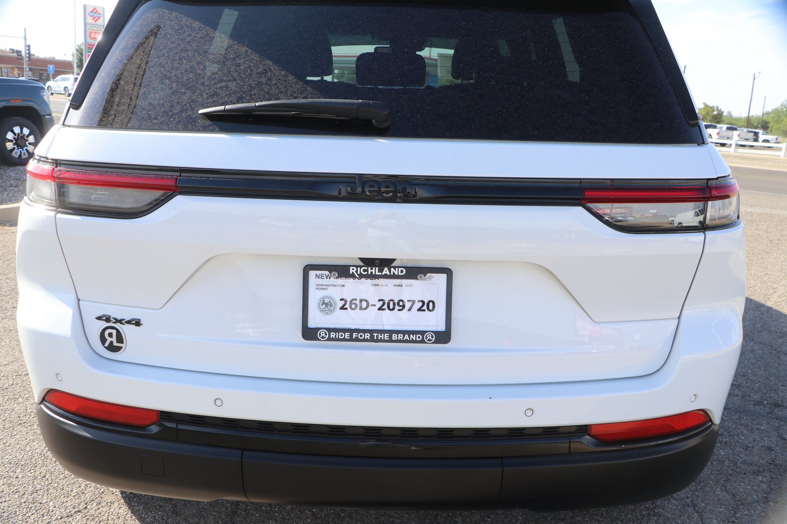 Used 2024 Jeep Grand Cherokee Altitude AWD/4WD image 6