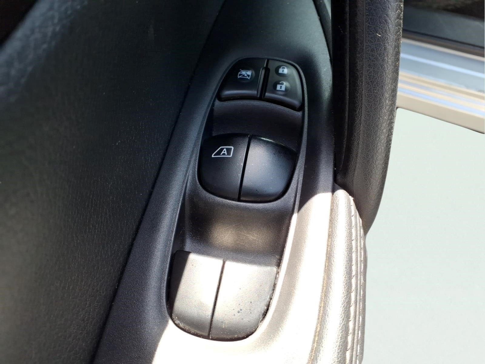 Used 2018 Nissan Rogue Sport S w/ S Appearance Package AWD/4WD image 12