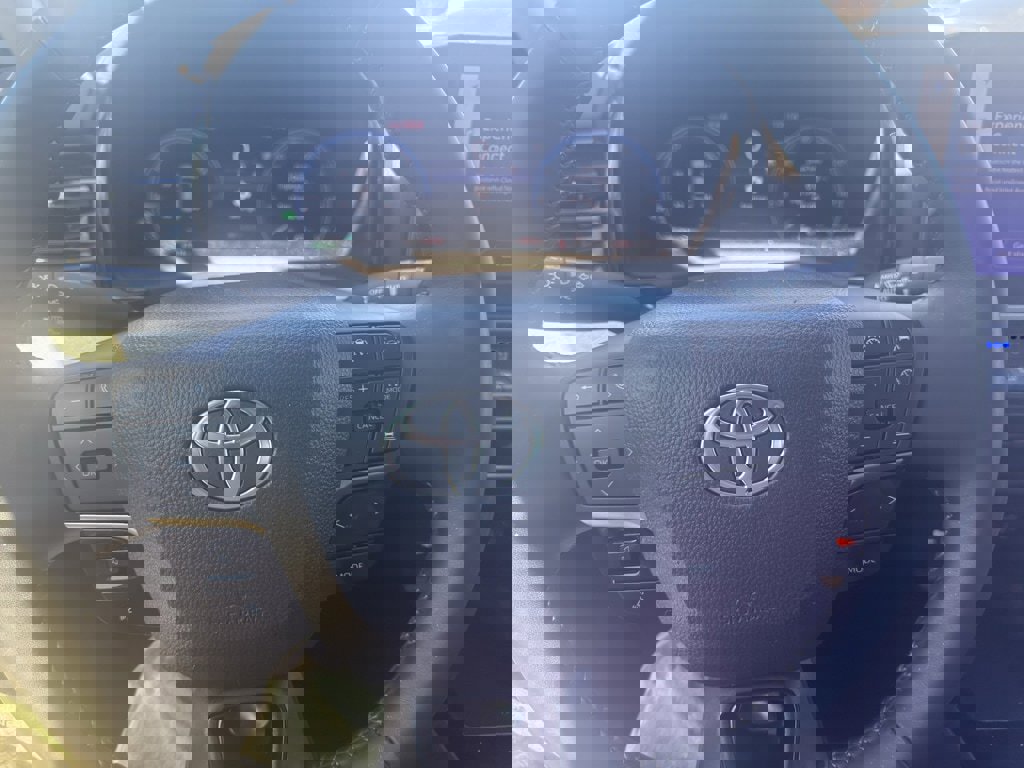 Used 2025 Toyota Camry XLE w/ Premium Package image 16