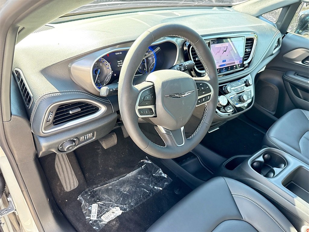 New 2026 Chrysler Pacifica Select image 9