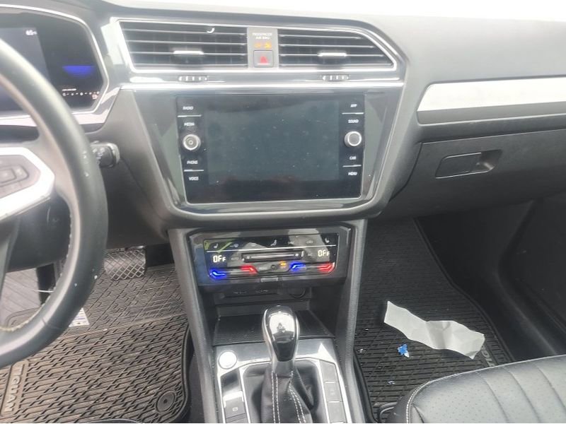 Used 2022 Volkswagen Tiguan SE w/ Panoramic Sunroof Package FWD image 15