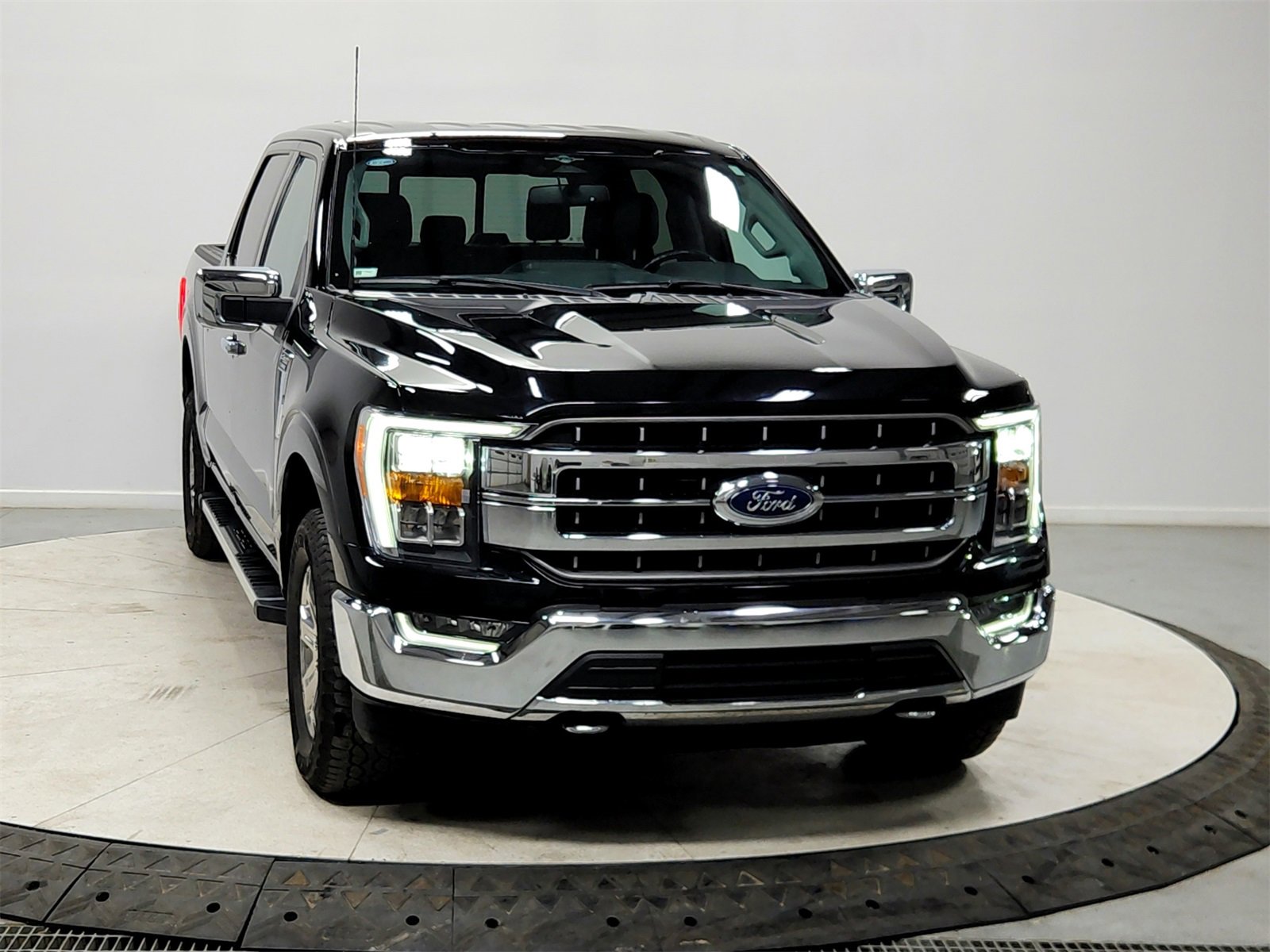 Used 2023 Ford F150 Lariat image 2