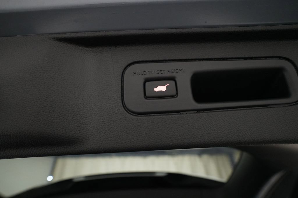 Certified 2025 Honda Pilot Black Edition image 15