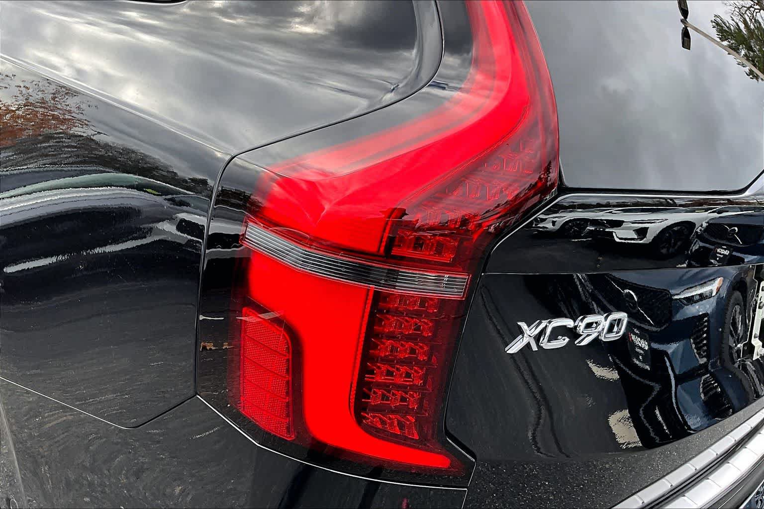 New 2026 Volvo XC90 B6 Plus w/ Protection Package Premier AWD/4WD image 5