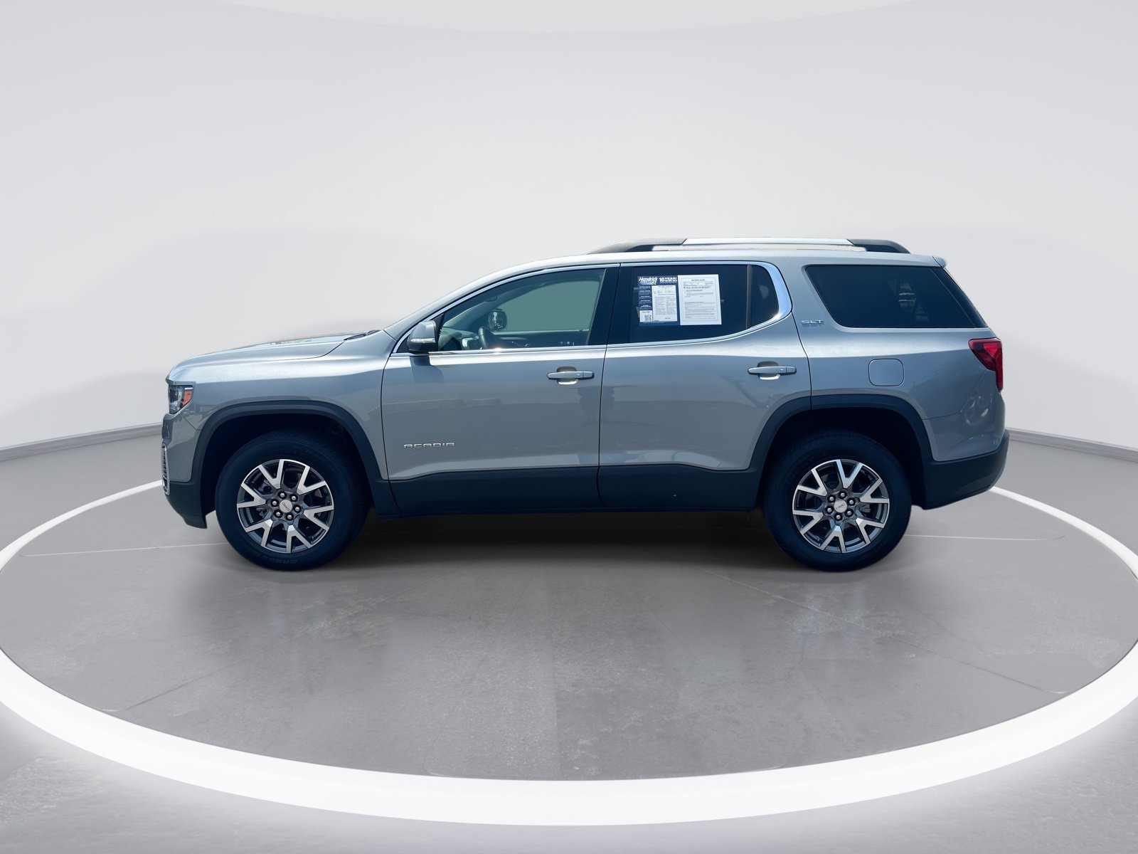 Used 2023 GMC Acadia SLT w/ LPO, Floor Liner Package FWD image 6