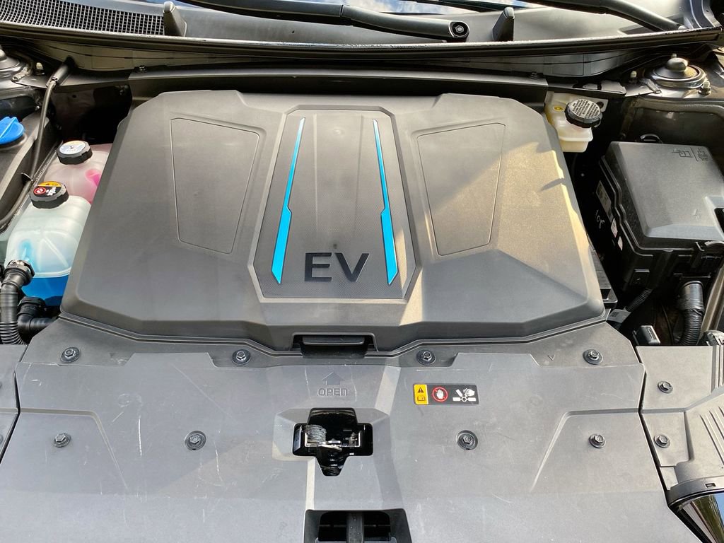 Used 2022 Hyundai Ioniq 5 SE w/ Cargo Package image 11