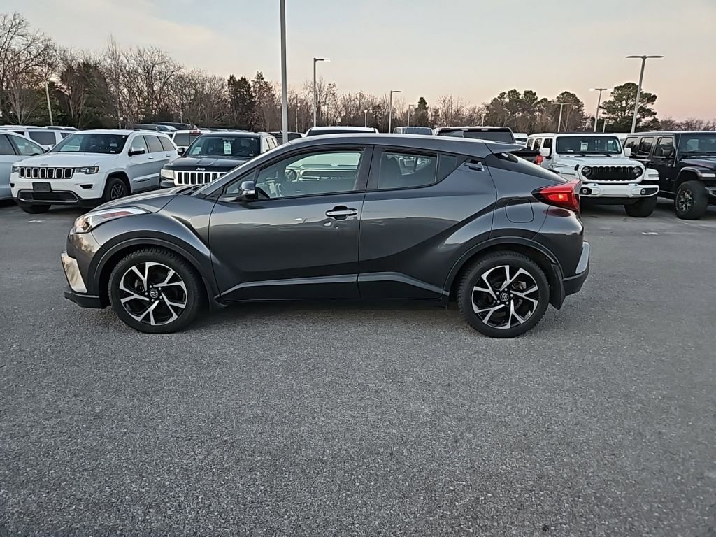 Used 2018 Toyota C-HR XLE image 4
