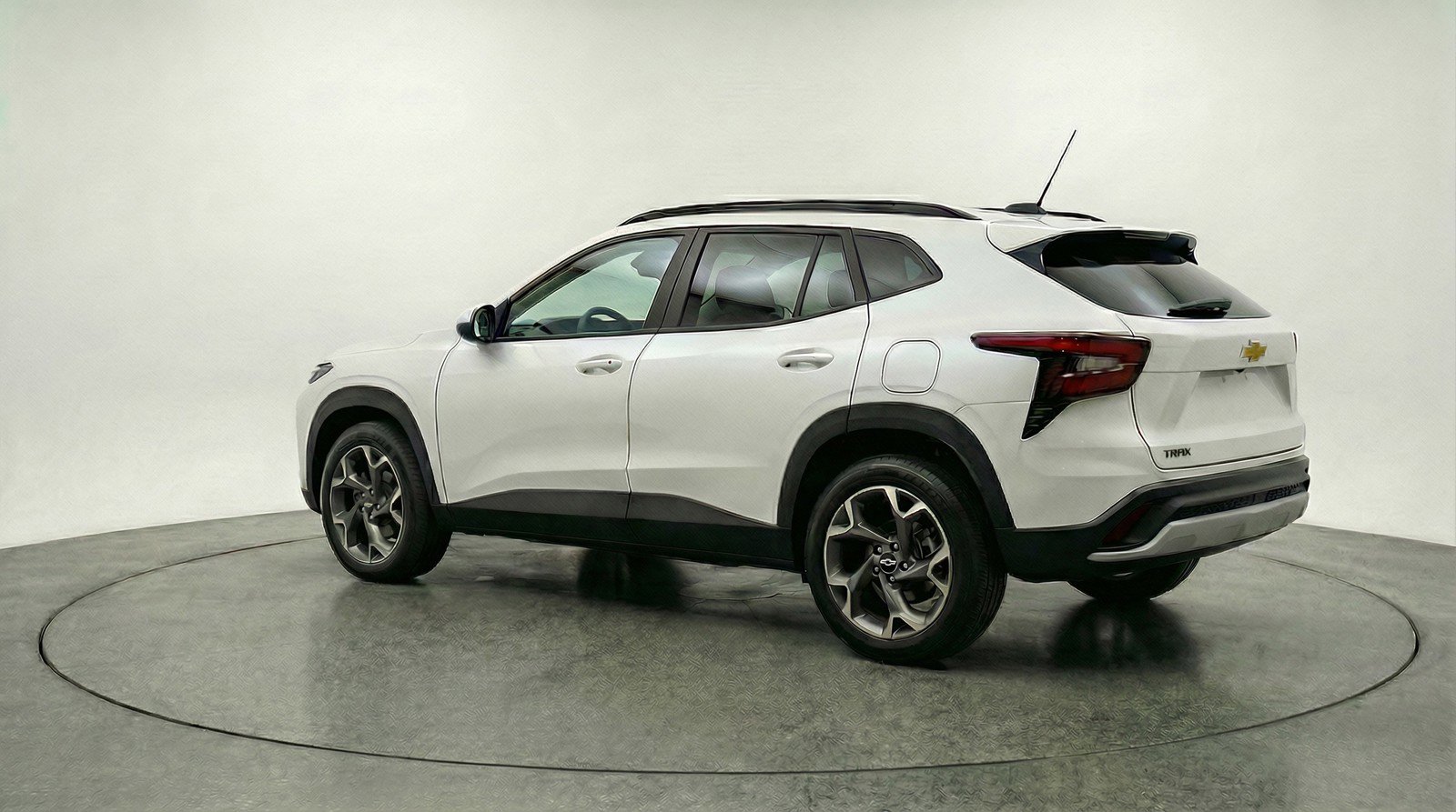 Used 2025 Chevrolet Trax LT w/ LT Convenience Package image 6