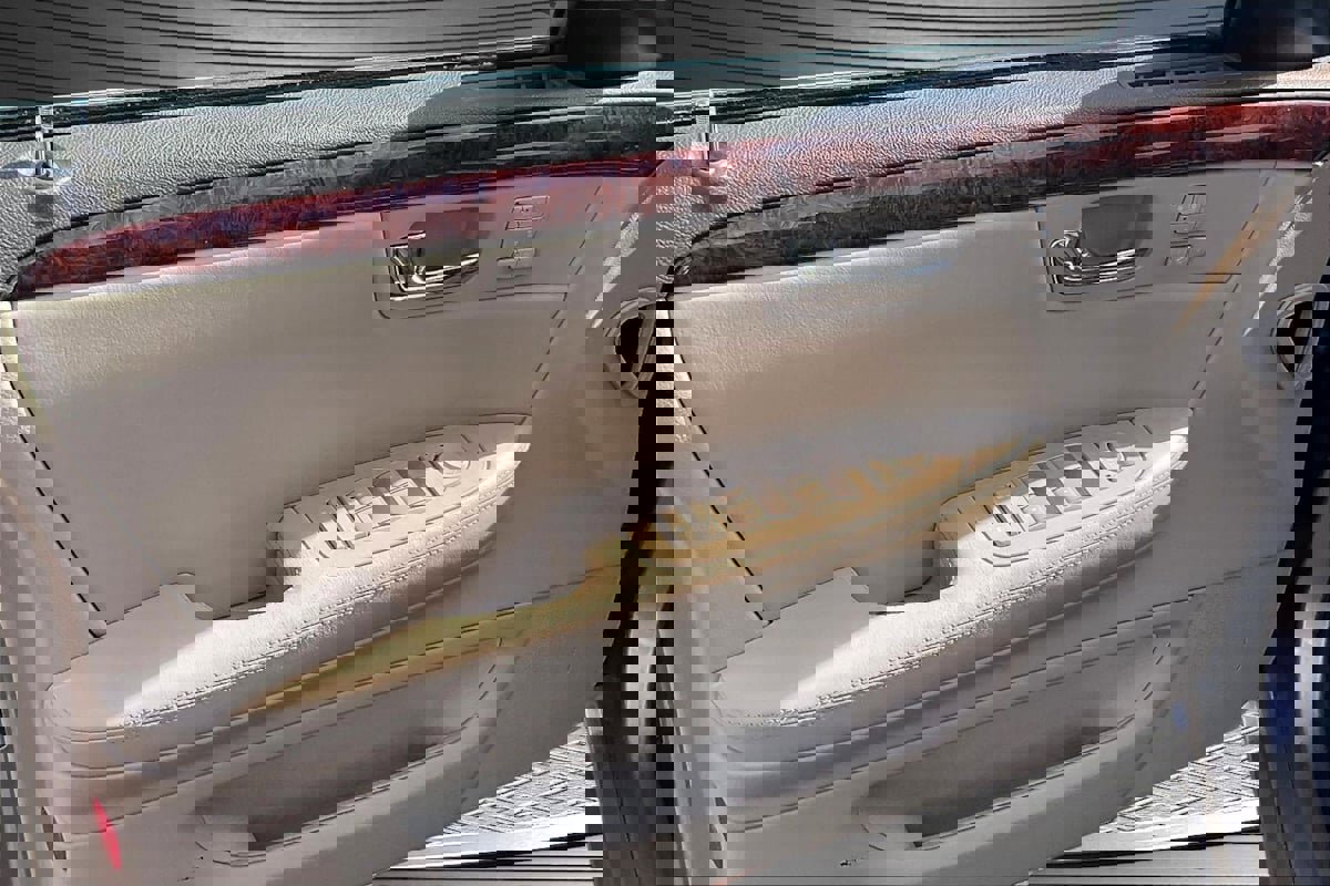 Used 2006 Cadillac DTS w/ Sun And Sound Package image 18