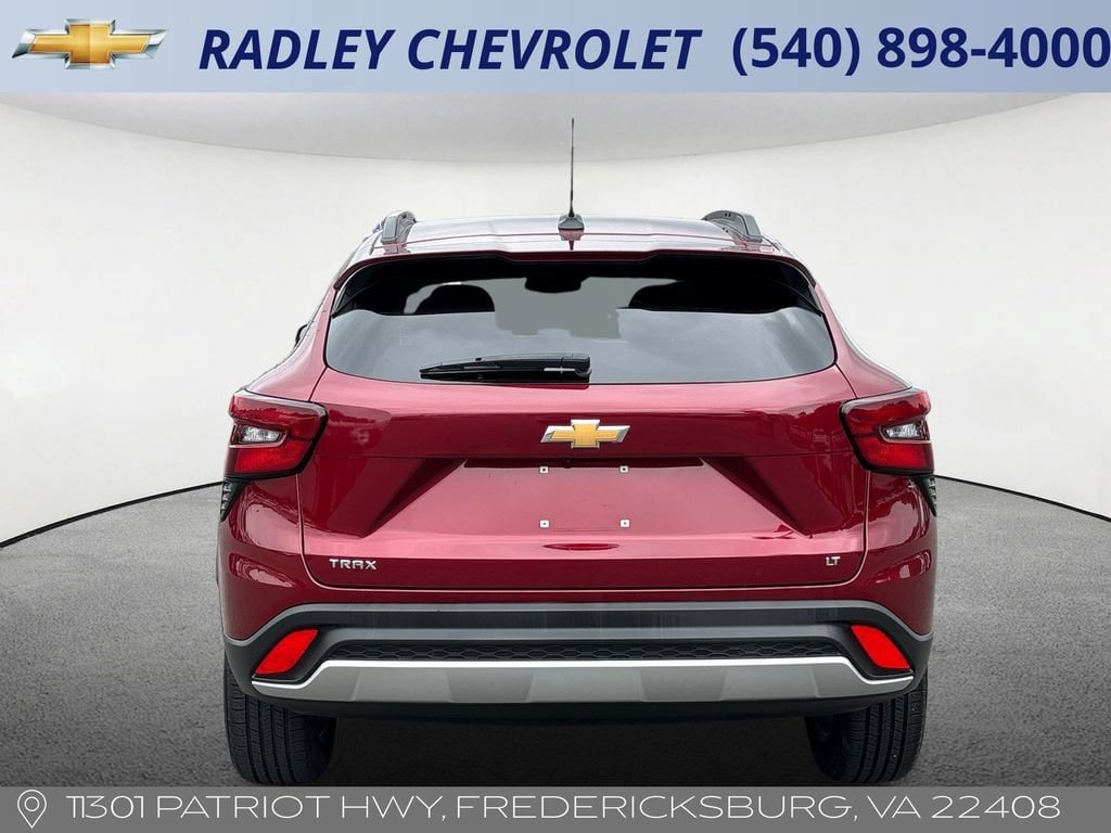 Used 2025 Chevrolet Trax LT FWD image 24