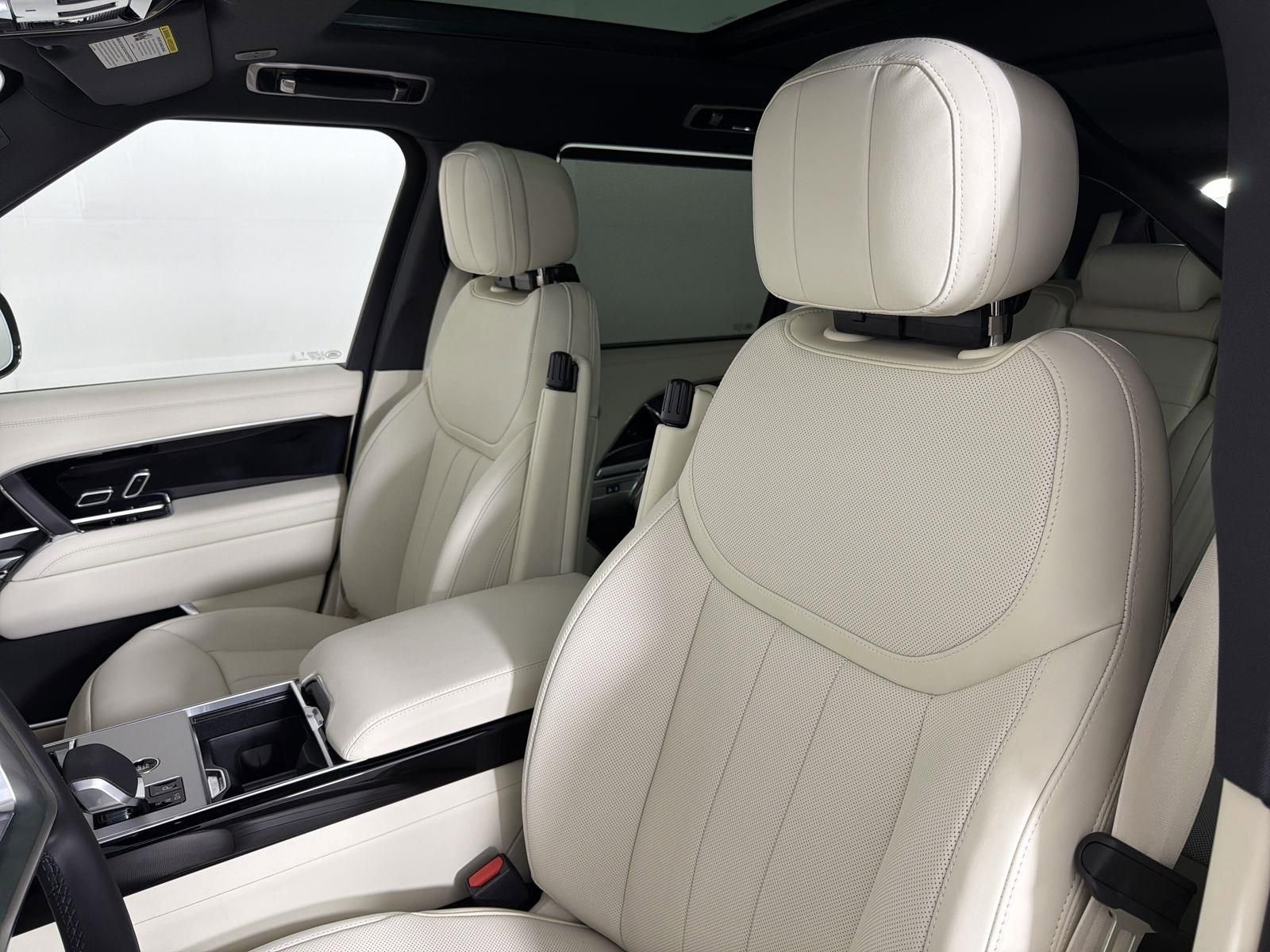 New 2026 Land Rover Range Rover Long Wheelbase SE image 24