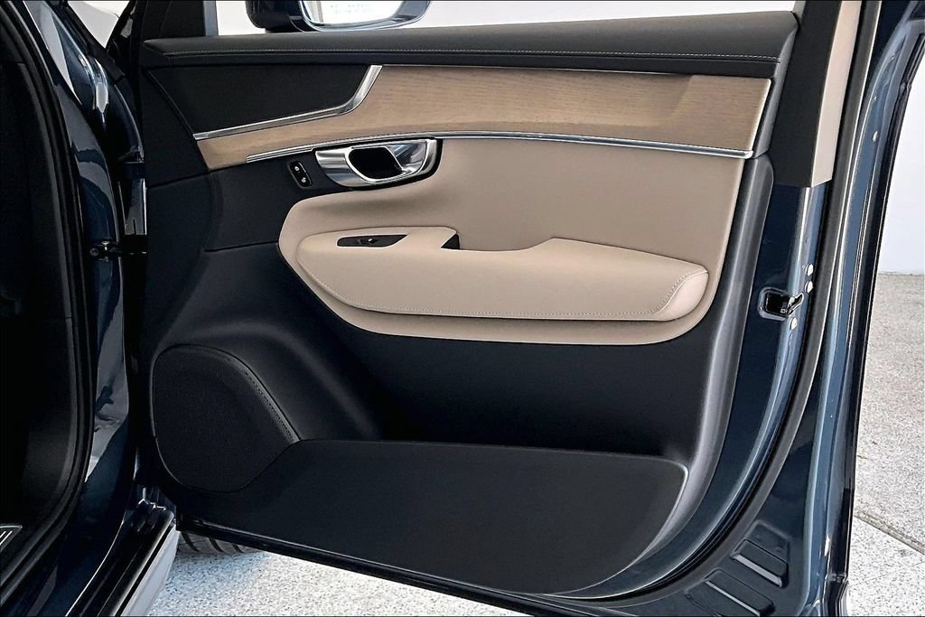 New 2026 Volvo XC90 B5 Plus AWD/4WD image 14