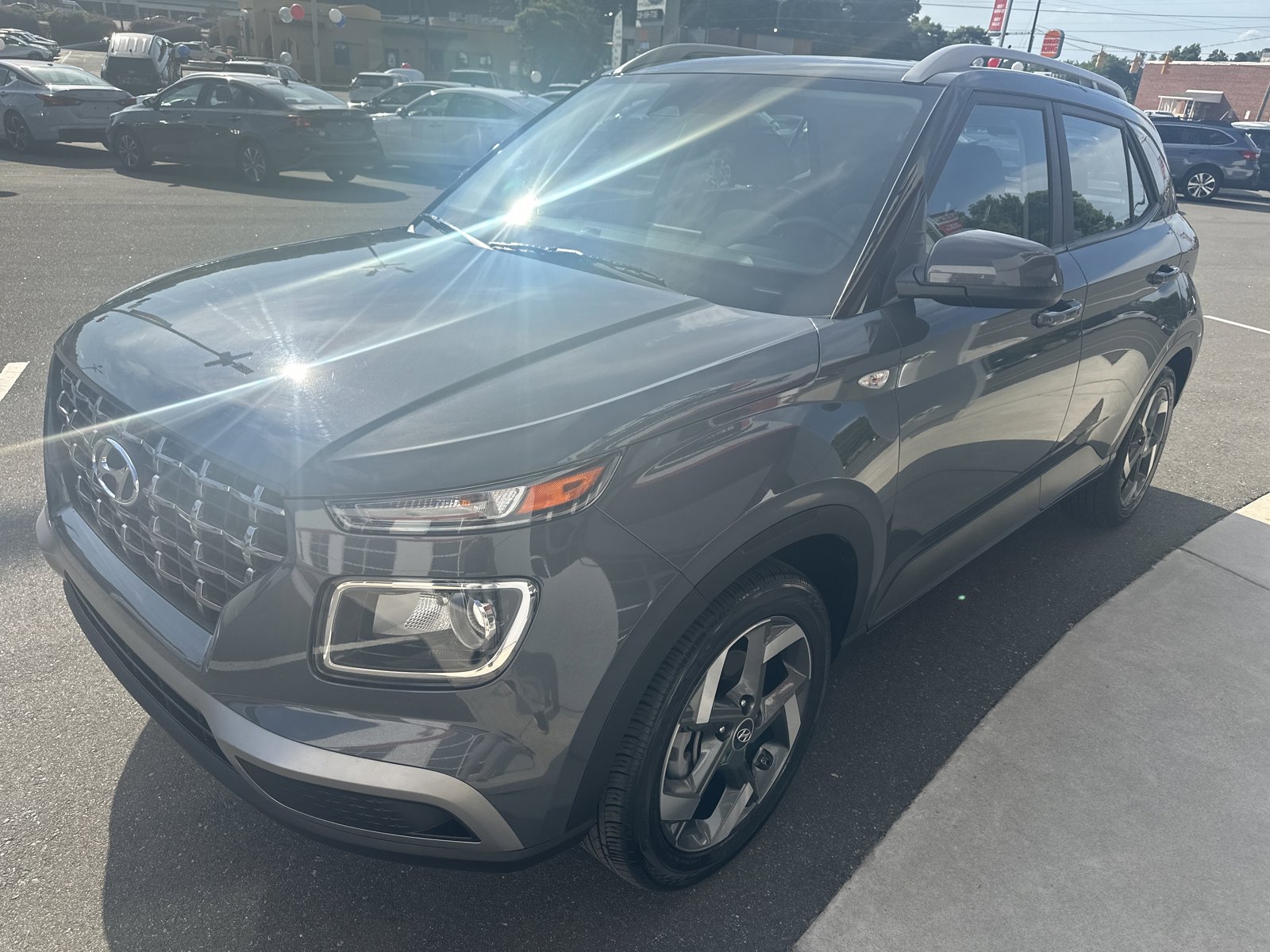 Used 2025 Hyundai Venue SEL FWD image 3