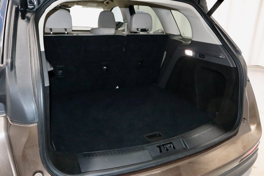 Used 2022 Lincoln Corsair FWD w/ Premium Package image 14