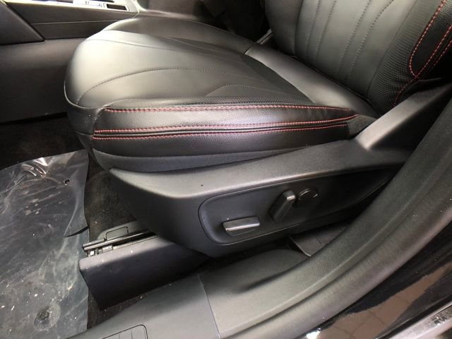 Used 2025 Ford Escape ST-Line Elite w/ Premium Technology Package image 11