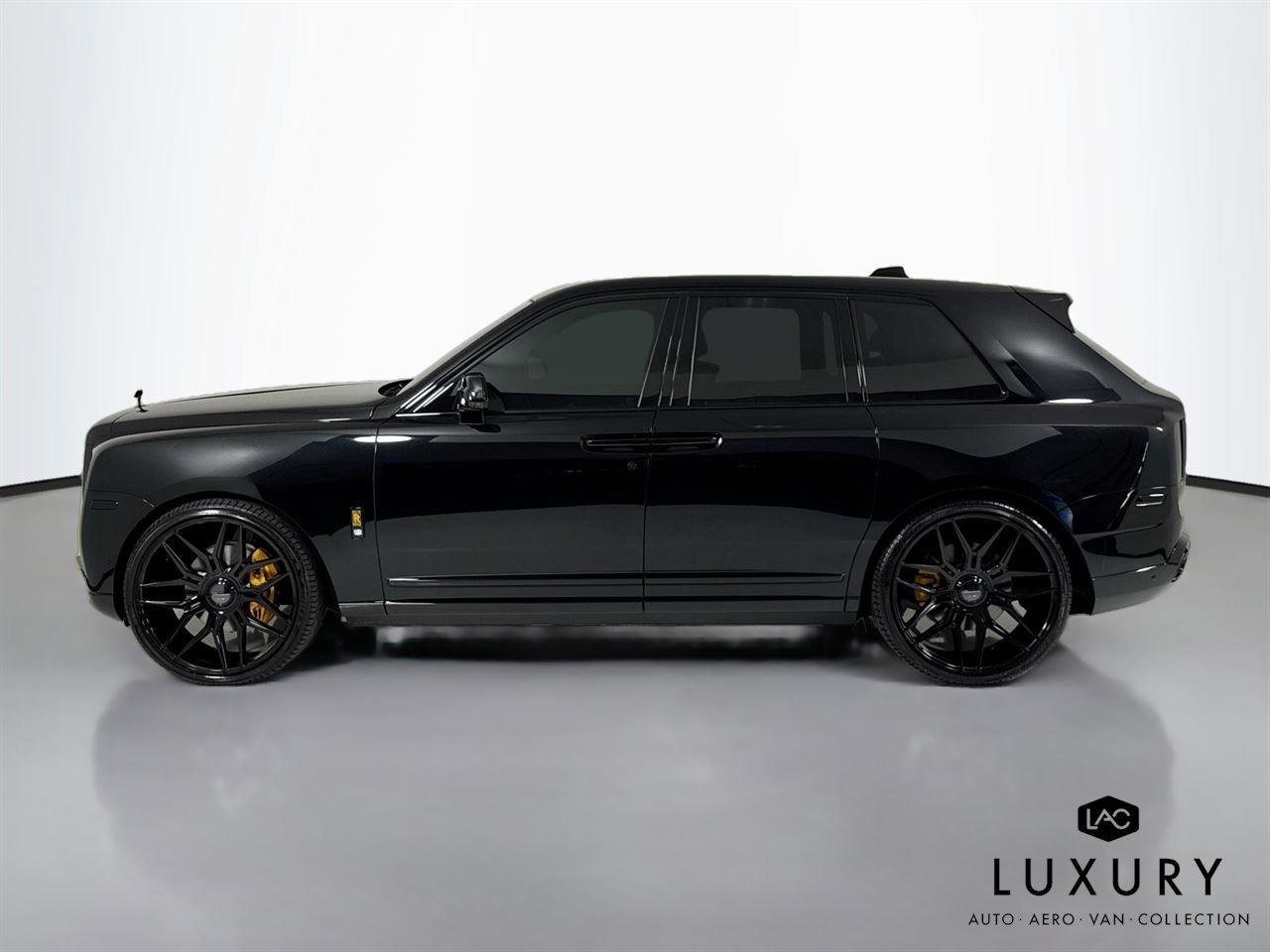 Used 2022 Rolls-Royce Cullinan w/ Interior Detailing Package image 9