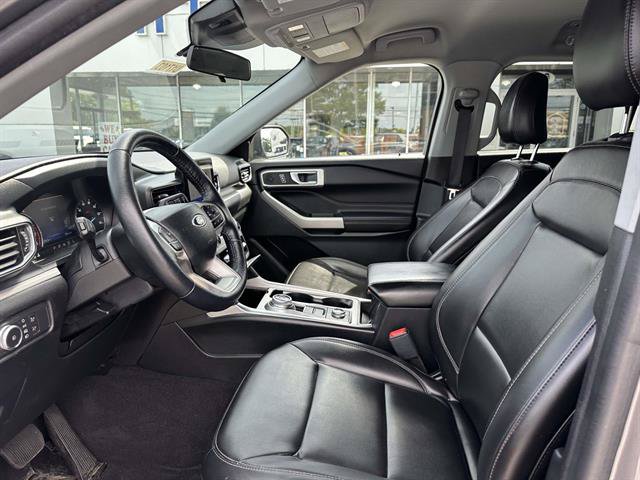 Used 2022 Ford Explorer XLT w/ Equipment Group 202A AWD/4WD image 34