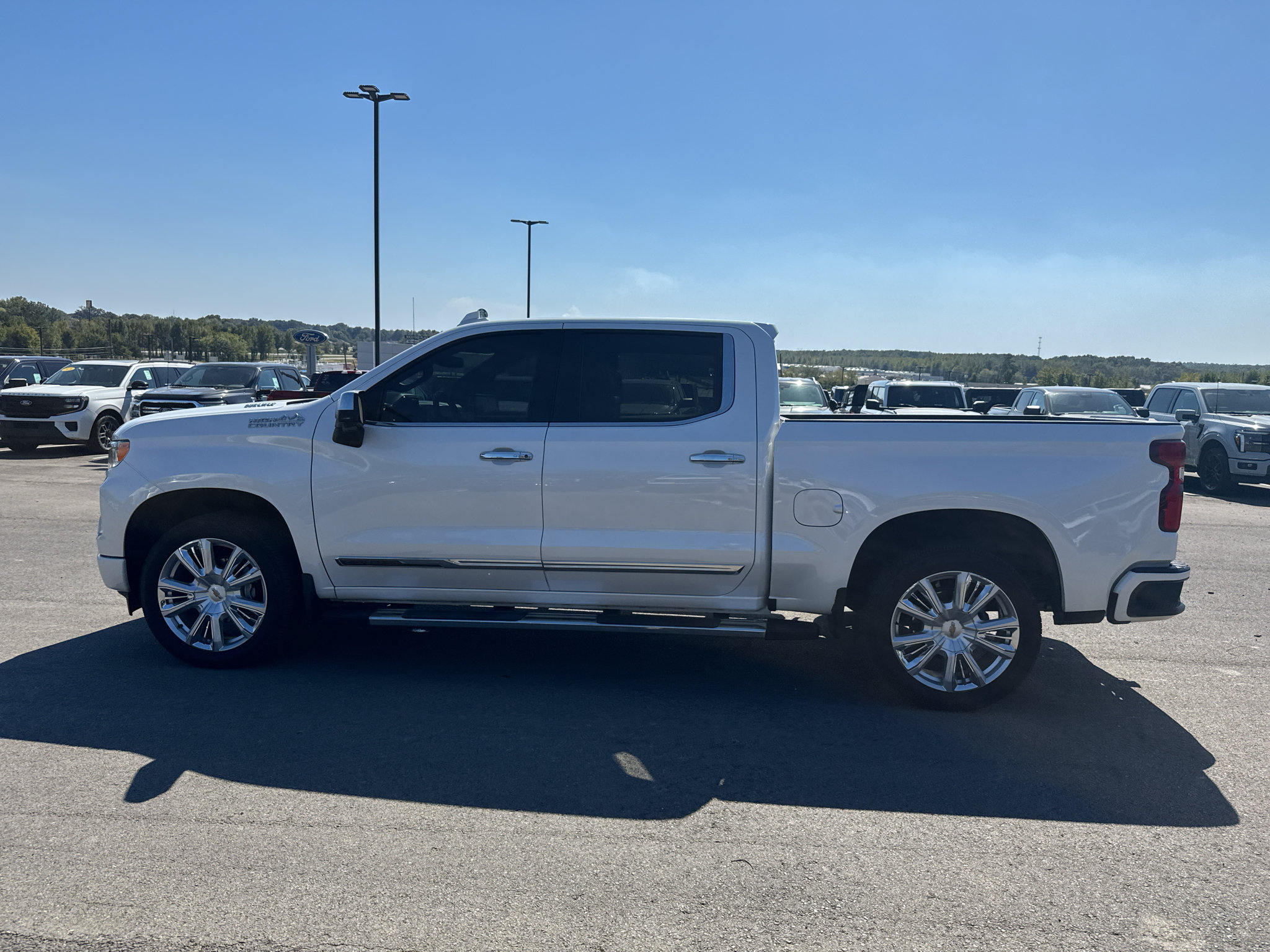 Used 2022 Chevrolet Silverado 1500 High Country AWD/4WD image 17