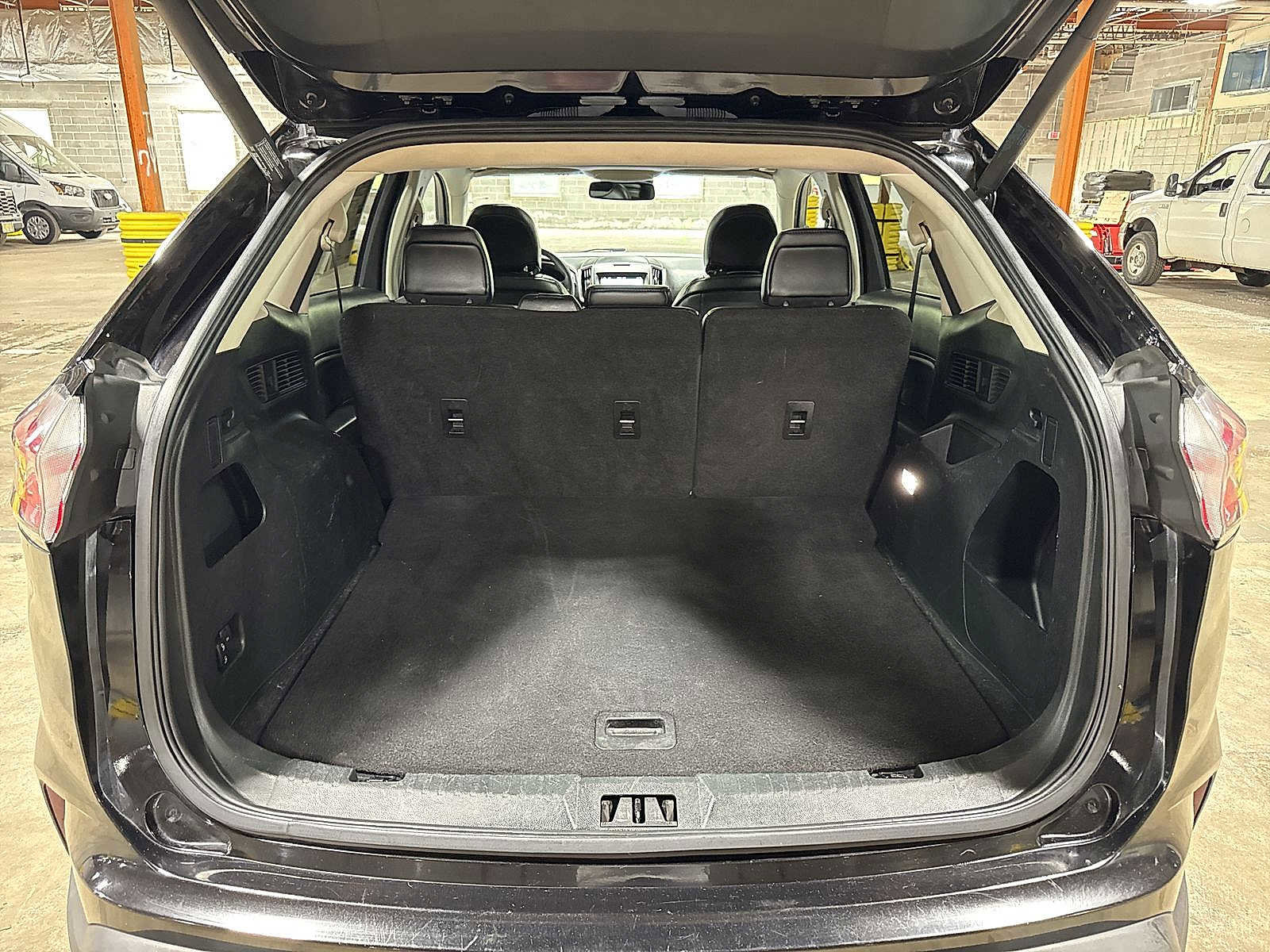 Used 2019 Ford Edge SEL w/ Equipment Group 201A AWD/4WD image 11