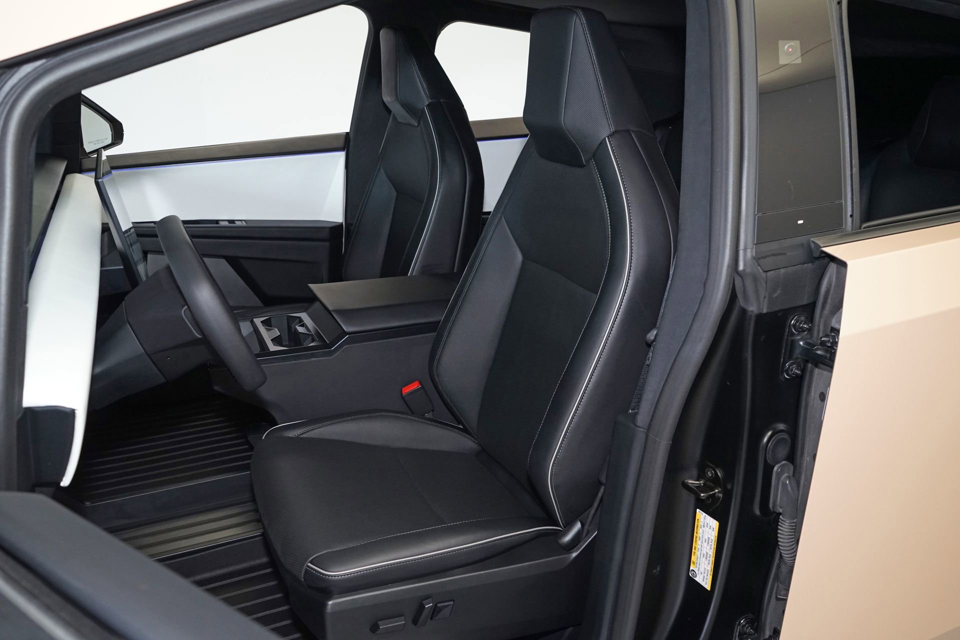 Used 2024 Tesla Cybertruck AWD Crew Cab image 11