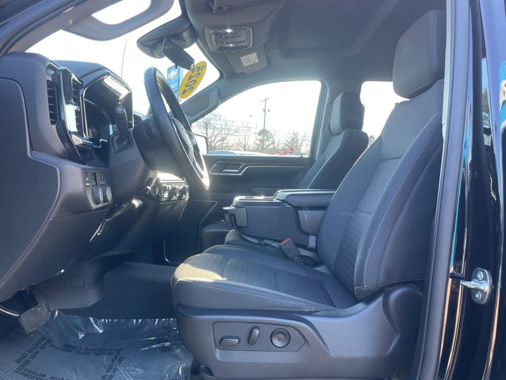 Used 2025 Chevrolet Silverado 1500 LT image 4