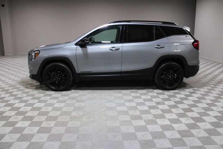 Used 2024 GMC Terrain SLT w/ Infotainment Package II AWD/4WD image 8