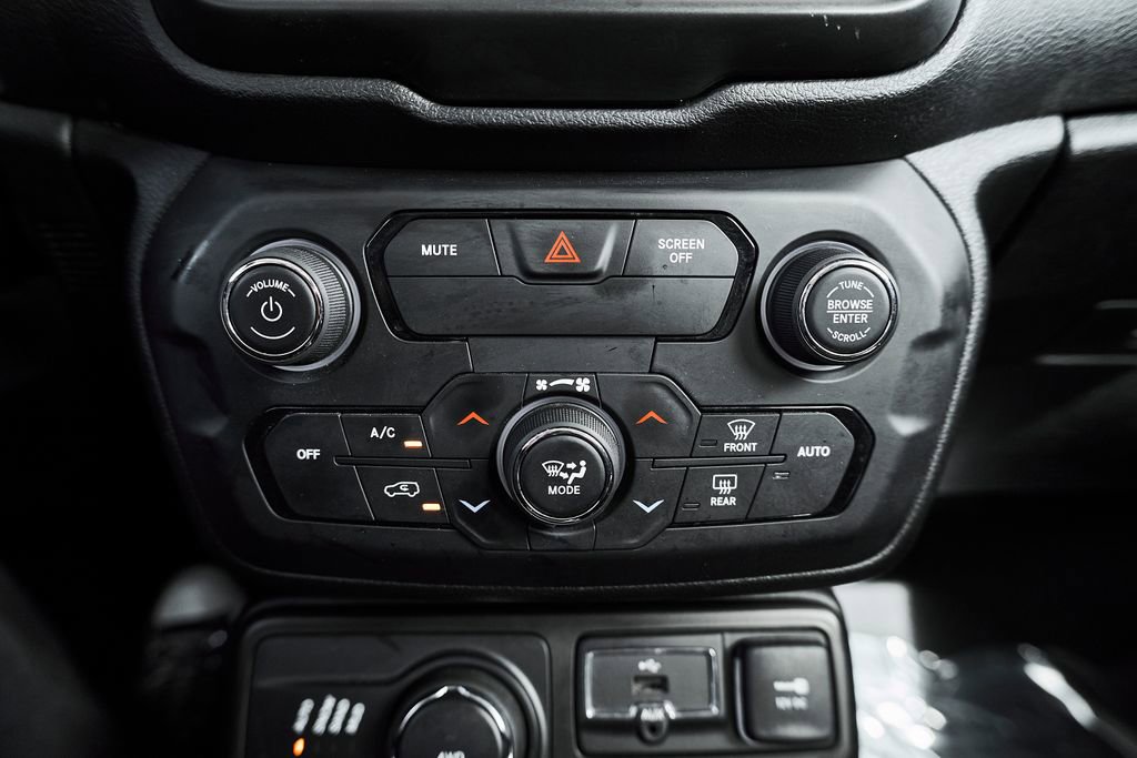 Used 2020 Jeep Renegade Latitude w/ UConnect 8.4 Nav Group AWD/4WD image 41