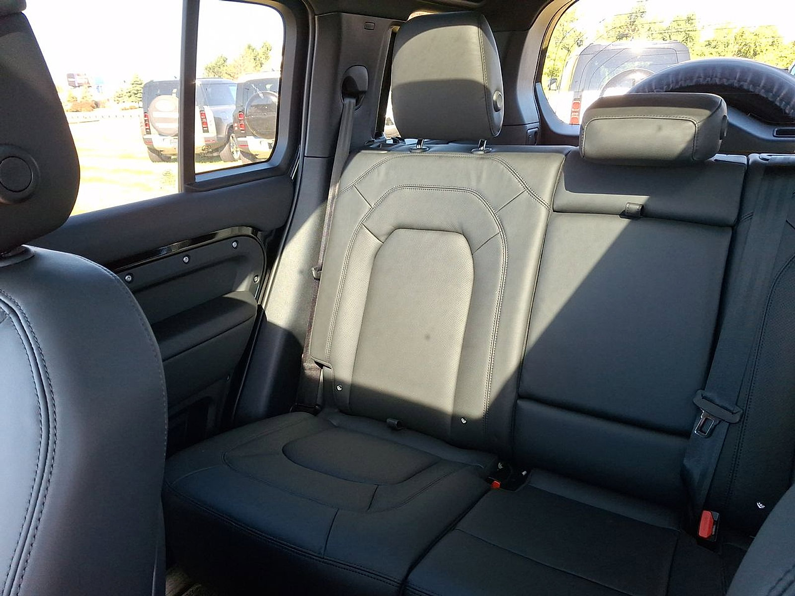 New 2025 Land Rover Defender 110 X-Dynamic SE image 11