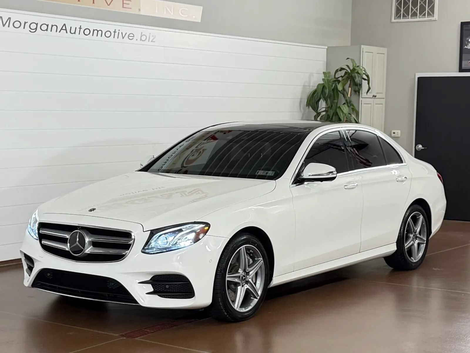 Used 2018 Mercedes-Benz E 300 4MATIC image 4