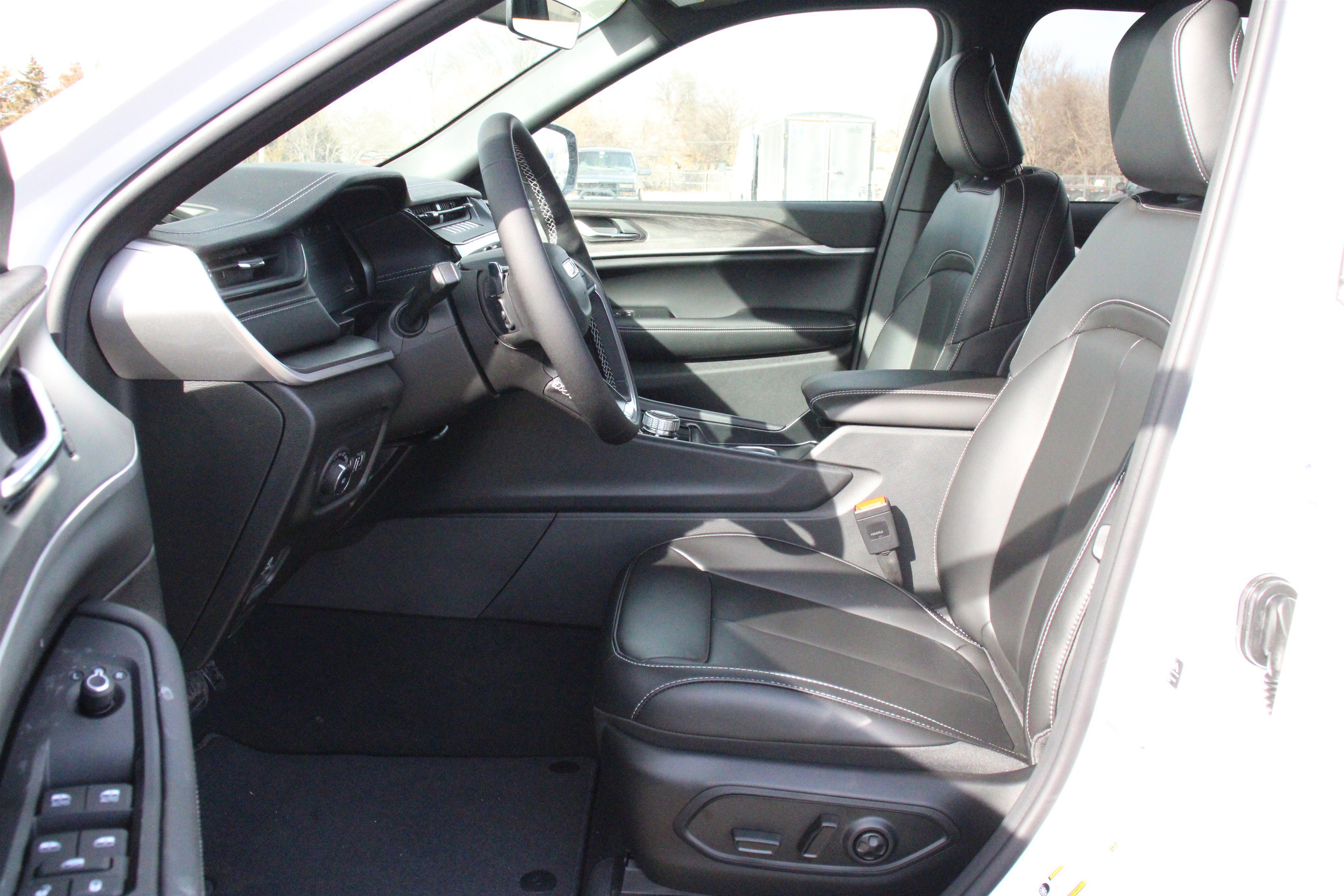 New 2026 Jeep Grand Cherokee Limited image 3