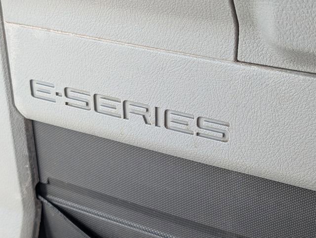 Used 2015 Ford E-350 and Econoline 350 Super Duty image 28