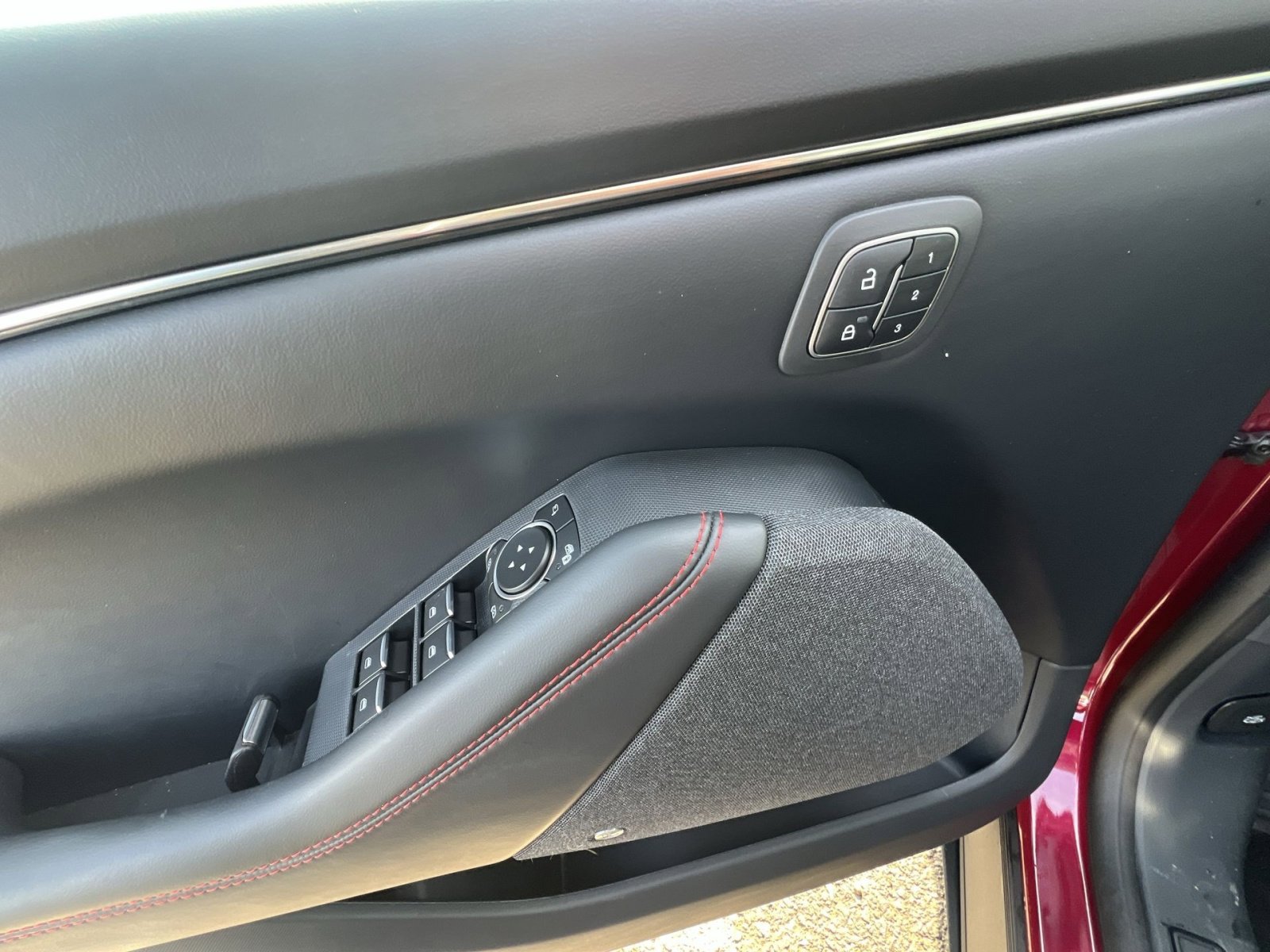 Used 2025 Ford Mustang Mach-E Premium w/ Sport Appearance Package image 15