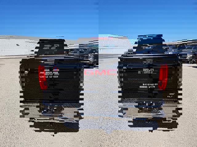 New 2026 GMC Sierra 1500 SLT image 4