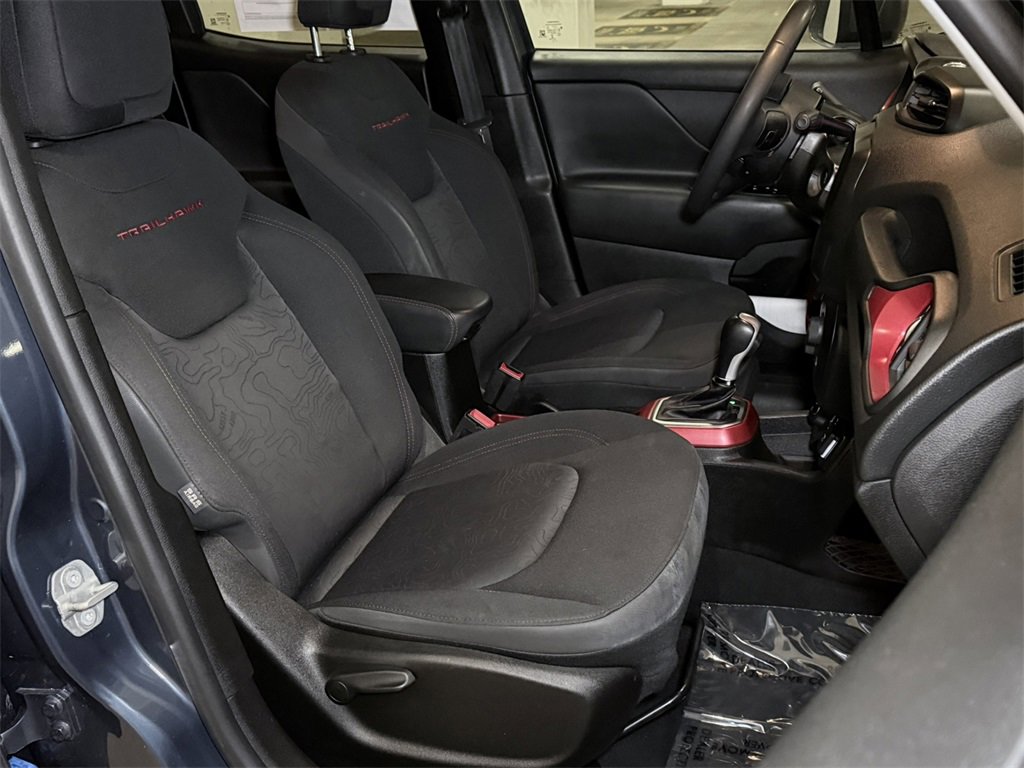 Used 2020 Jeep Renegade Trailhawk image 12