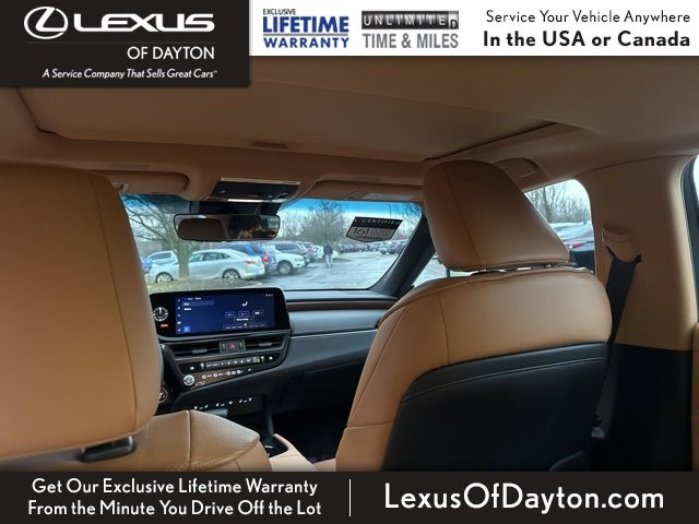 Used 2025 Lexus ES 300h w/ Luxury Package image 35