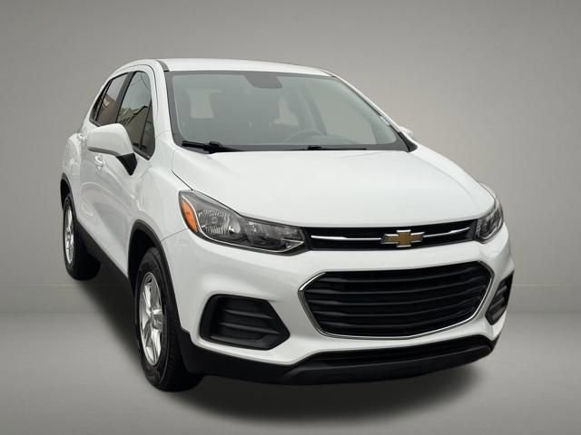 Used 2020 Chevrolet Trax LS w/ Tint and Cruise Package FWD image 8