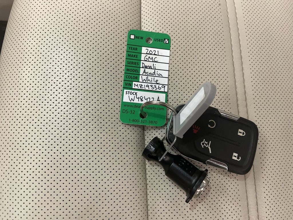 Used 2021 GMC Acadia Denali w/ Denali Technology Package FWD image 31
