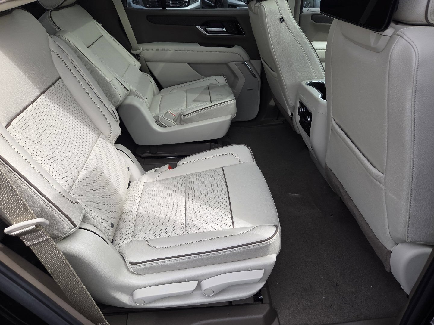 New 2026 GMC Yukon Denali w/ Denali Reserve Package AWD/4WD image 25