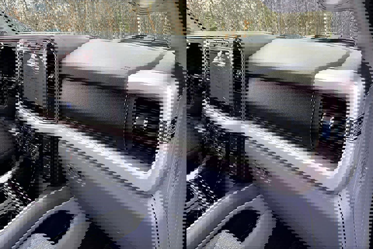 Used 2024 Ford F250 XLT w/ Black Appearance Package image 17