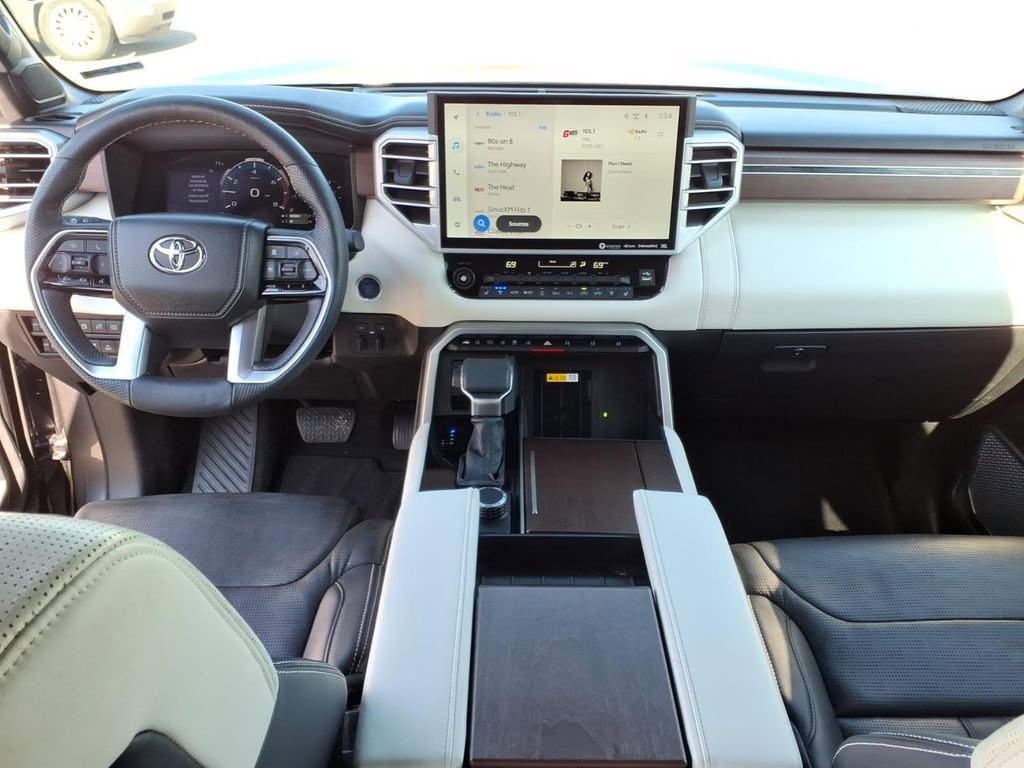 Used 2023 Toyota Sequoia Capstone image 9