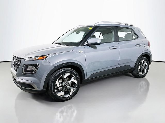 Used 2023 Hyundai Venue SEL w/ Cargo Package FWD image 3